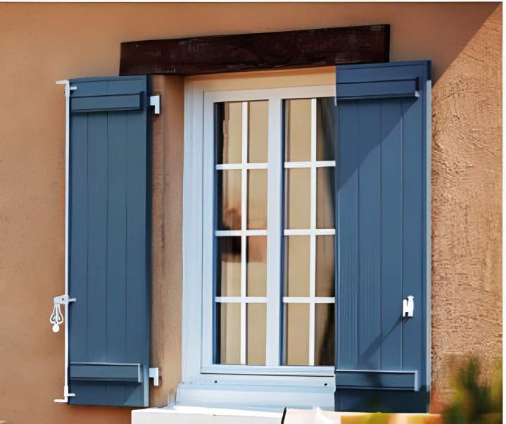 Systèmes d'occultation en alu, PVC, bois et composite tous formats